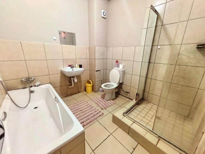 Stunning 3-bedroom apartment in Rustenburg Central, perfect for modern living and convenient access - Photo 9