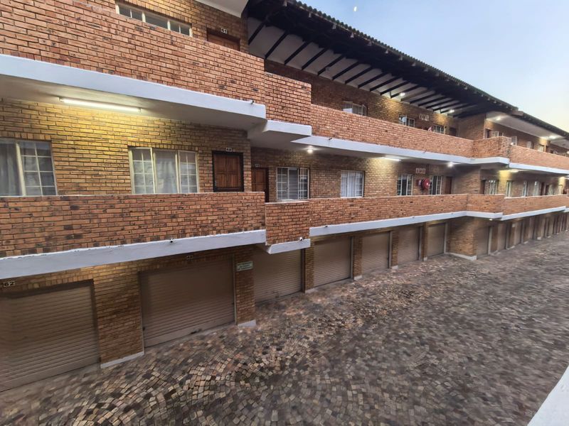 Stunning 3-bedroom apartment in Rustenburg Central, perfect for modern living and convenient access - Photo 1