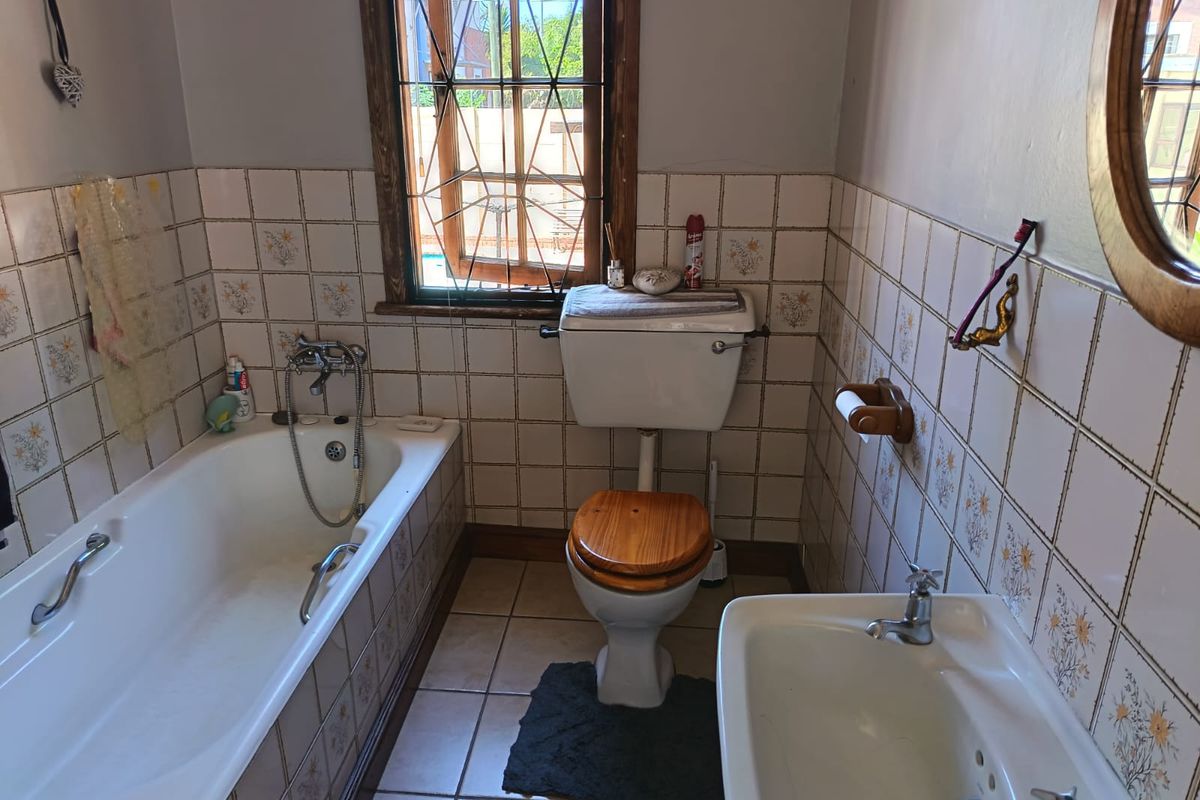 Elegant Victorian Home For Sale! - Photo 3