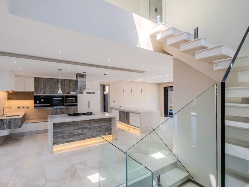 An executive 4 bedroom, 5 bathroom home in secure Izinga Park Estate - Photo 10