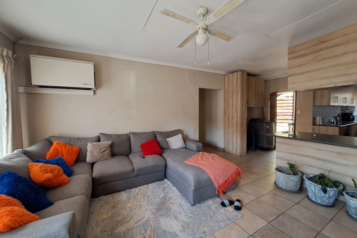 Modern & Spacious 3-Bedroom Townhouse in a Secure Complex - Photo 5