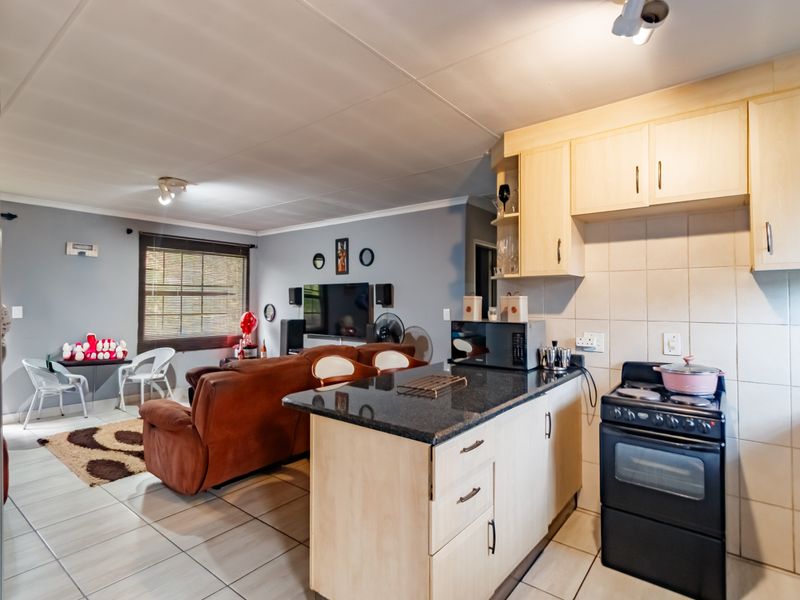 First-Floor Gem in the Heart of Vorna Valley – Perfect for Comfortable Living! - Photo 3