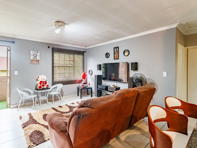 First-Floor Gem in the Heart of Vorna Valley – Perfect for Comfortable Living! - Photo 2