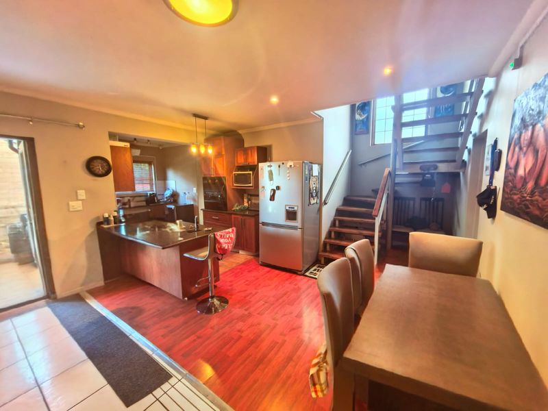 Modern 3-Bedroom Home with En-Suite, Pool & Double Garage - Photo 6