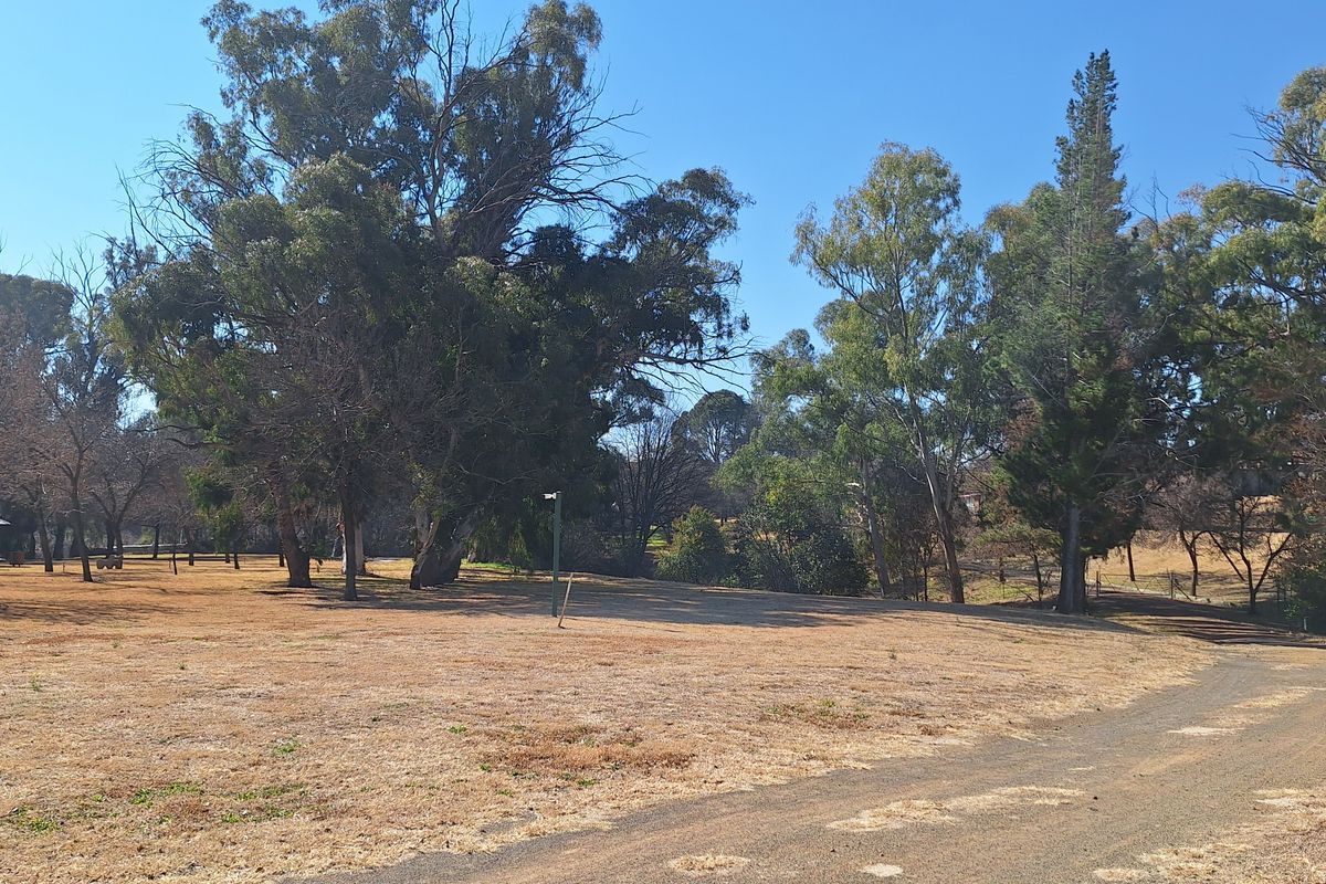 Stand overlooking park for sale - Photo 2