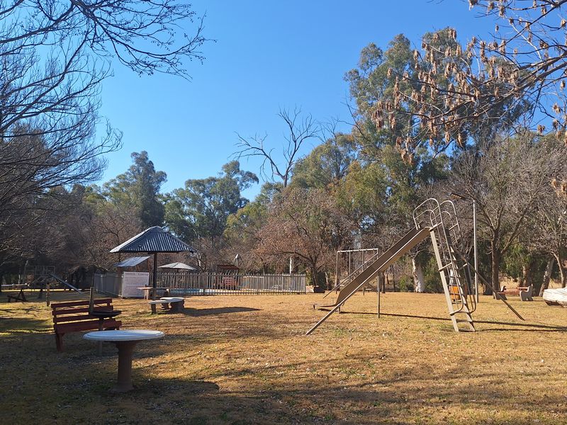 Stand overlooking park for sale - Photo 4