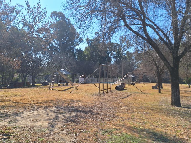 Stand overlooking park for sale - Photo 3