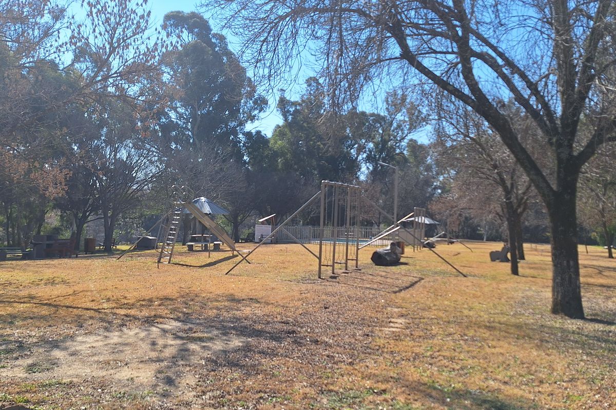 Stand overlooking park for sale - Photo 3