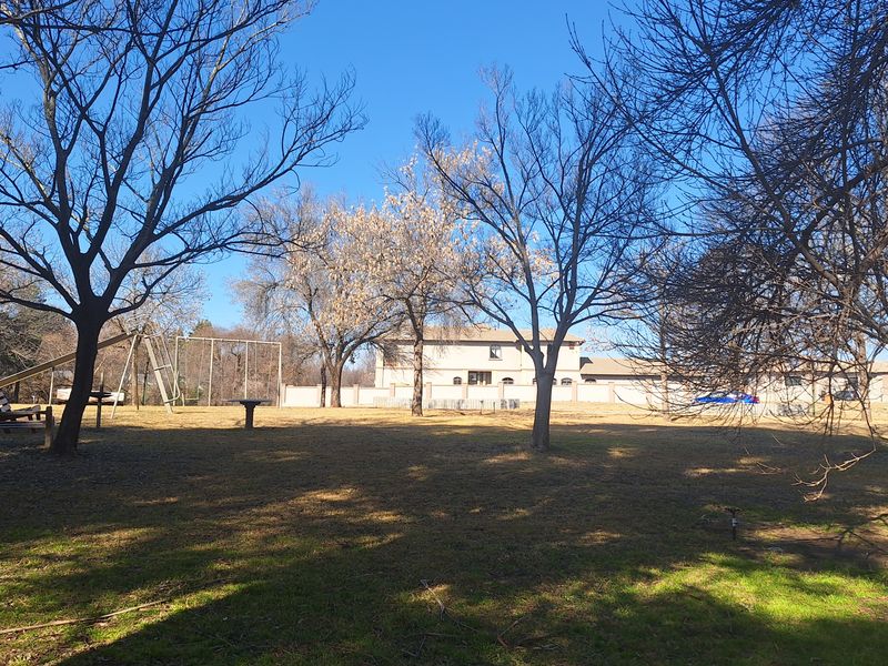 Stand overlooking park for sale - Photo 8