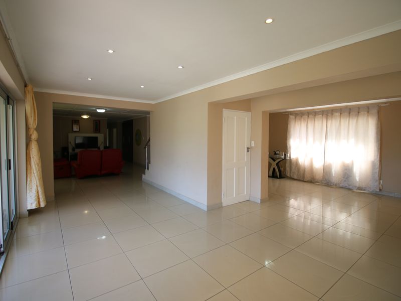 Your Dream Family Home Awaits  Secure, Spacious & Stylish! - Photo 6