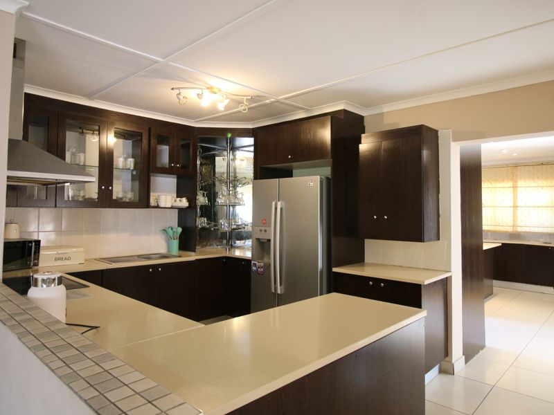 Your Dream Family Home Awaits  Secure, Spacious & Stylish! - Photo 10