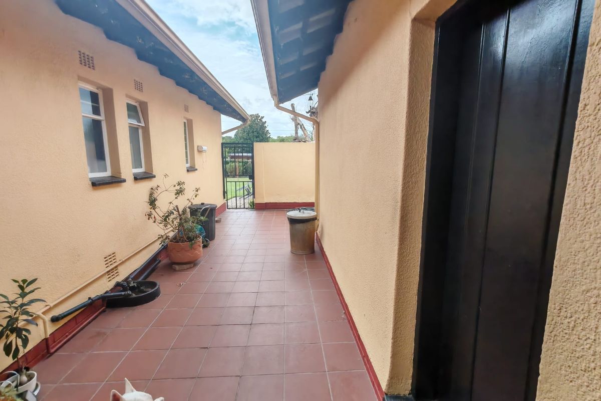 Spacious Welcoming 3 bedroom home for sale with entertainment appeal old Vaalpark - Photo 5