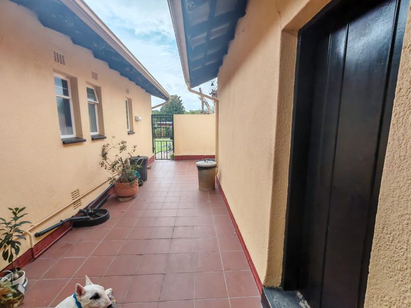 Spacious Welcoming 3 bedroom home for sale with entertainment appeal old Vaalpark - Photo 5