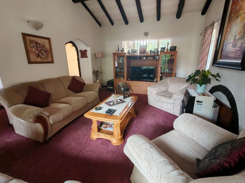 Spacious Welcoming 3 bedroom home for sale with entertainment appeal old Vaalpark - Photo 8