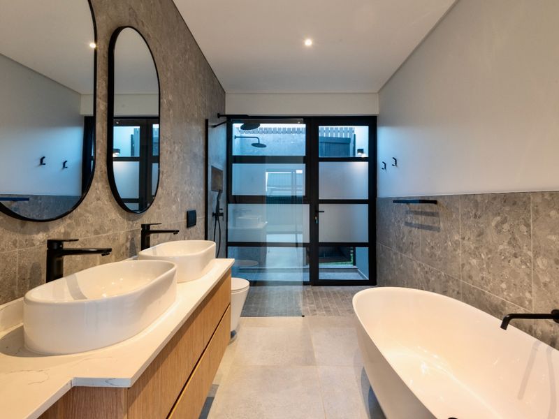 4 Bedroom Home in an upmarket Estate - Photo 10