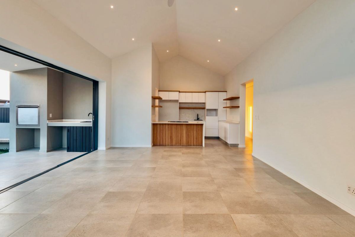 4 Bedroom Home in an upmarket Estate - Photo 4