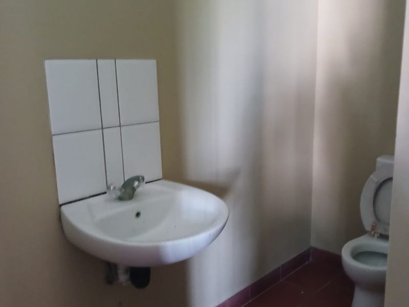 3 Bedroom House Large granny flat. - Photo 10