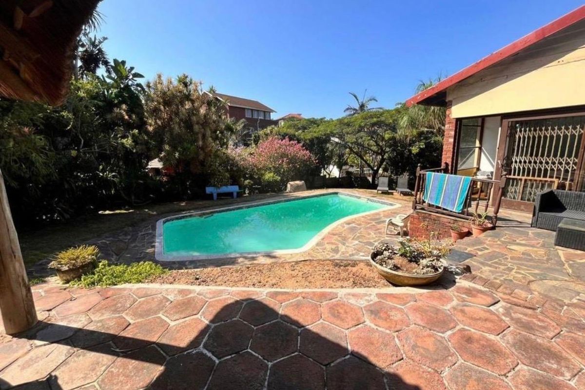 Escape To Your Own Private Tropical Oasis On Marine Drive - Photo 2