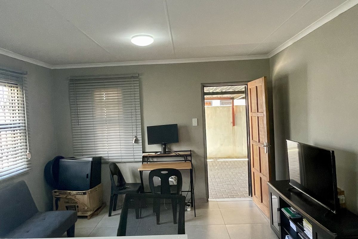 Modern 3-Bedroom Home in Secure Gated Estate - Photo 4