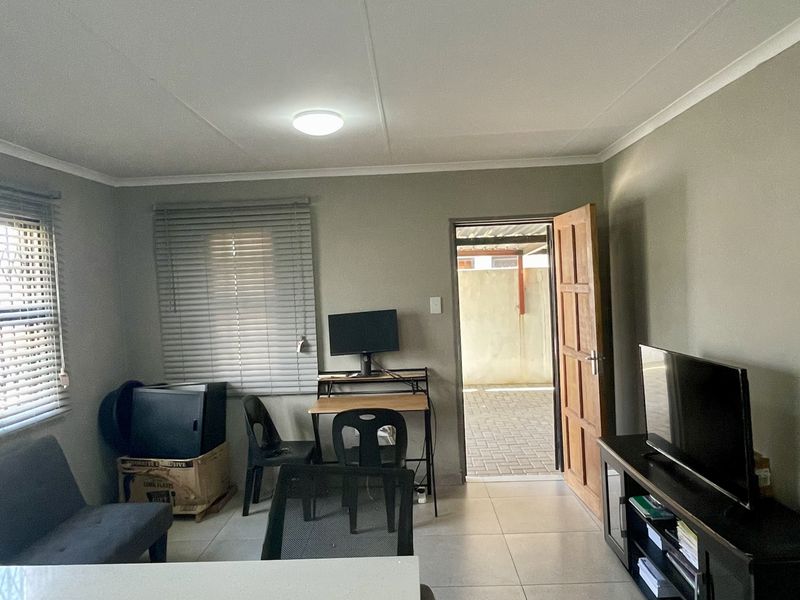 Modern 3-Bedroom Home in Secure Gated Estate - Photo 4
