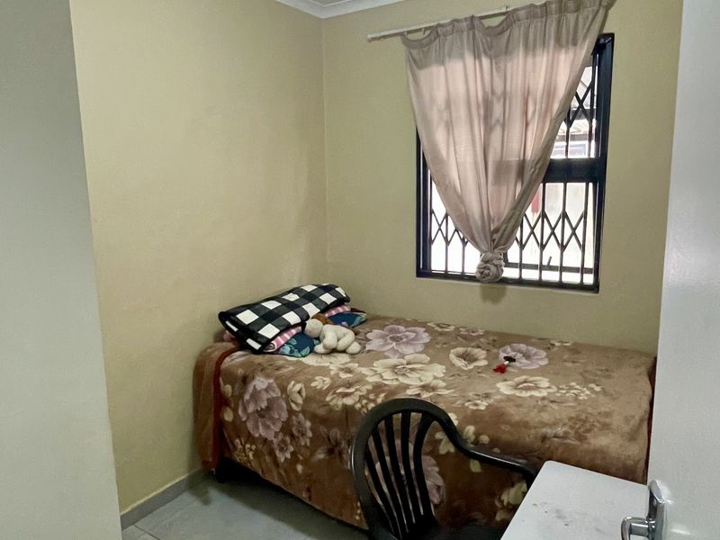 Modern 3-Bedroom Home in Secure Gated Estate - Photo 9
