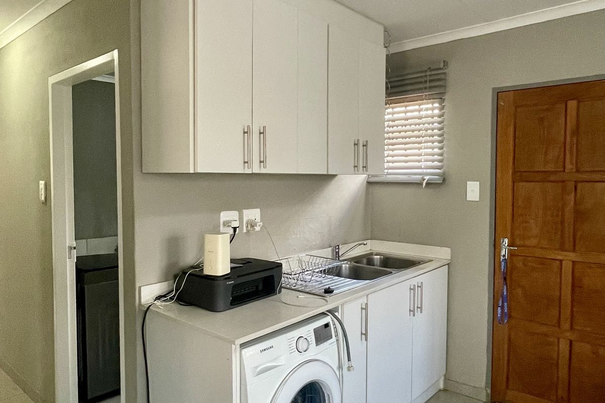 Modern 3-Bedroom Home in Secure Gated Estate - Photo 3