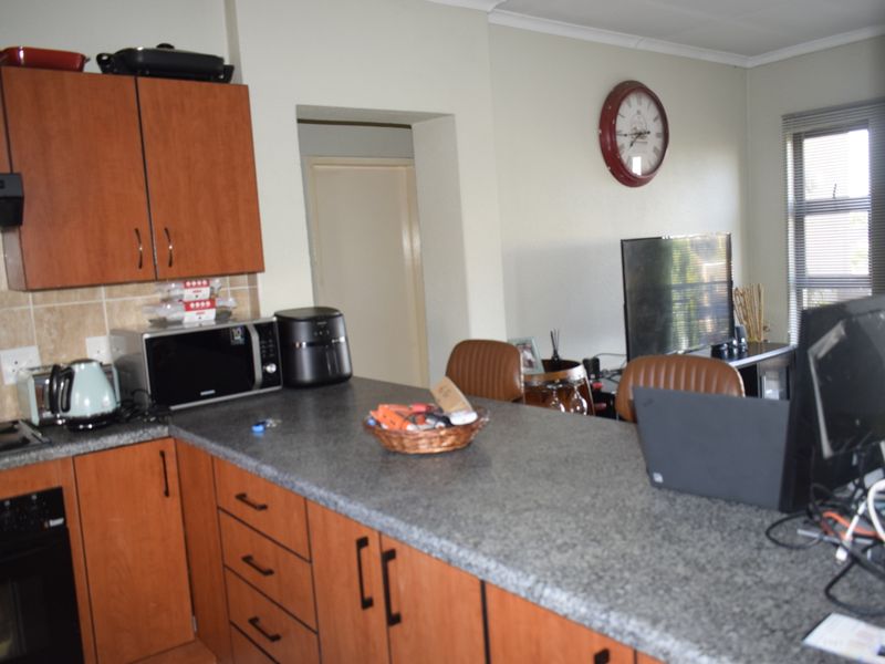 Modern 2 bedroom for sale in Jansen Park. - Photo 5