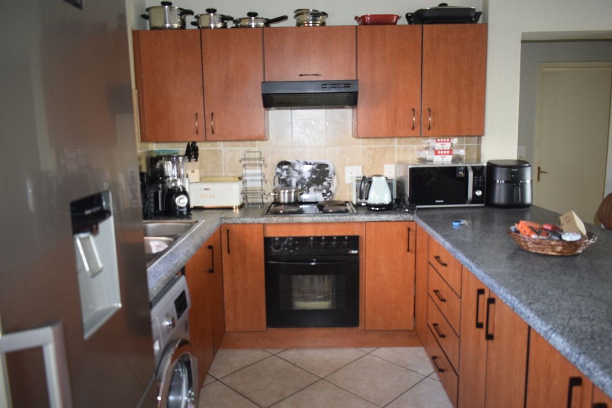 Modern 2 bedroom for sale in Jansen Park. - Photo 4