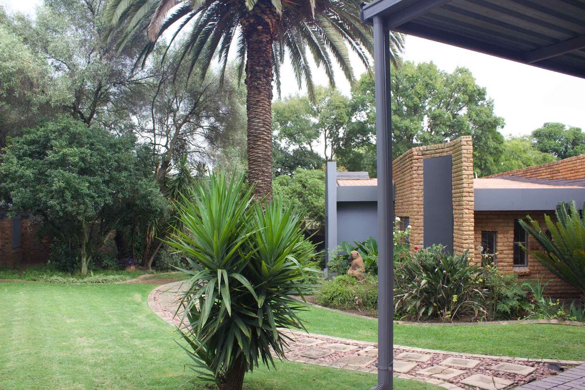 Beautiful 3 Bedroom house in Glen Marais - Photo 2