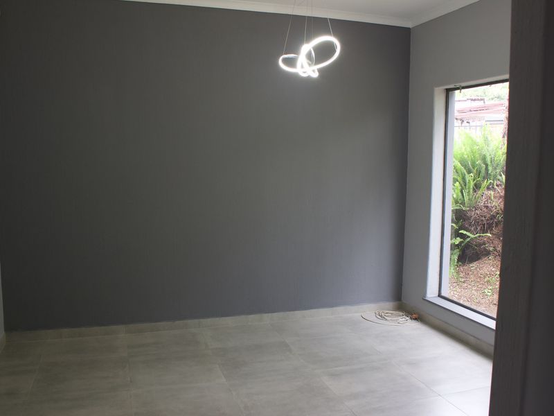 Beautiful 3 Bedroom house in Glen Marais - Photo 5