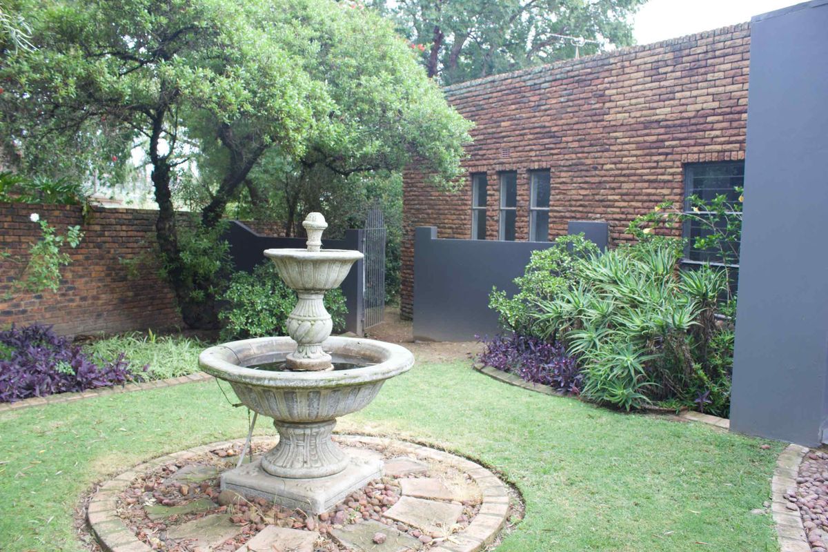Beautiful 3 Bedroom house in Glen Marais - Photo 3