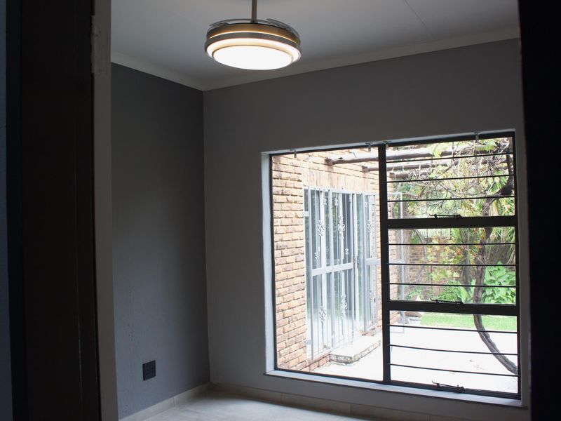 Beautiful 3 Bedroom house in Glen Marais - Photo 9