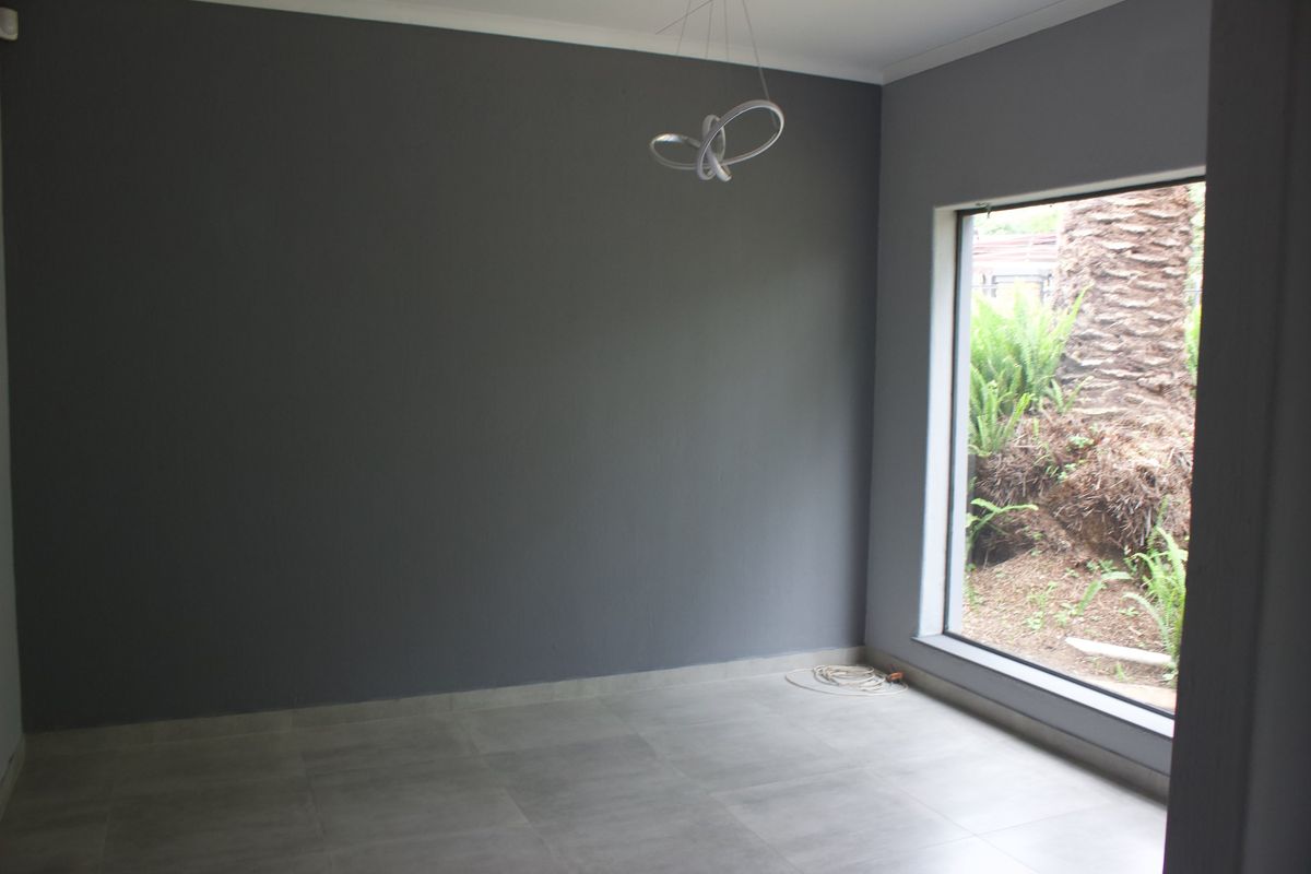 Beautiful 3 Bedroom house in Glen Marais - Photo 4