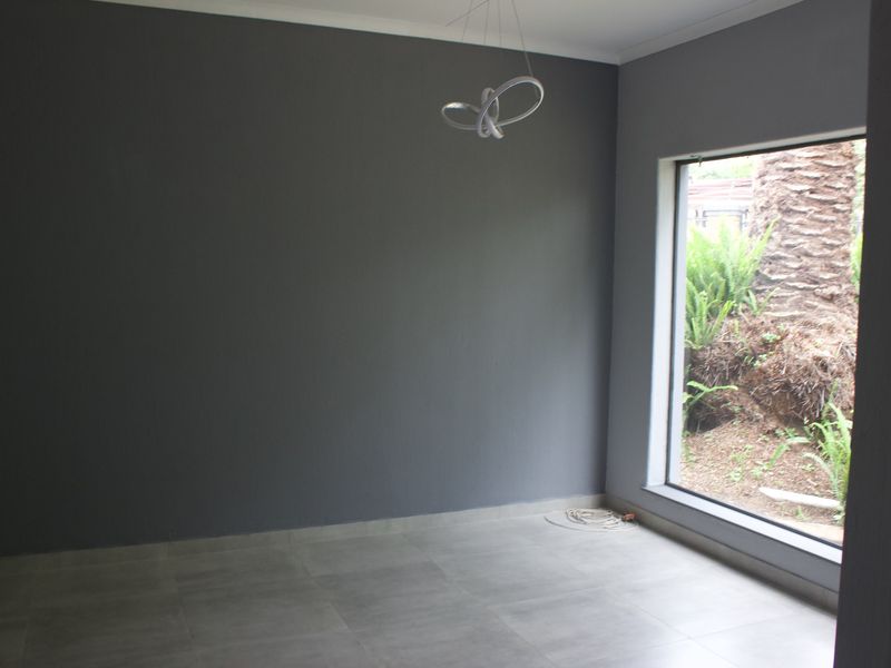 Beautiful 3 Bedroom house in Glen Marais - Photo 4