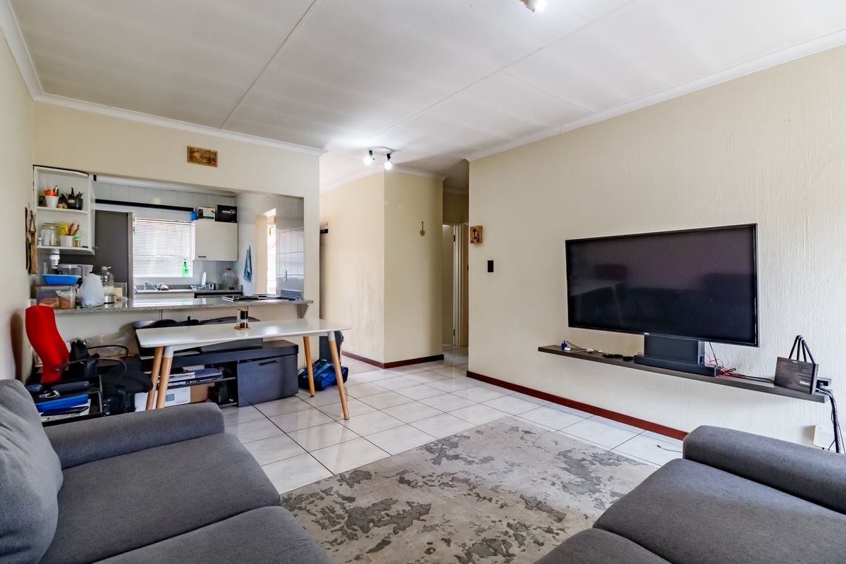 2 bed and 1 bath first floor unit - Photo 3