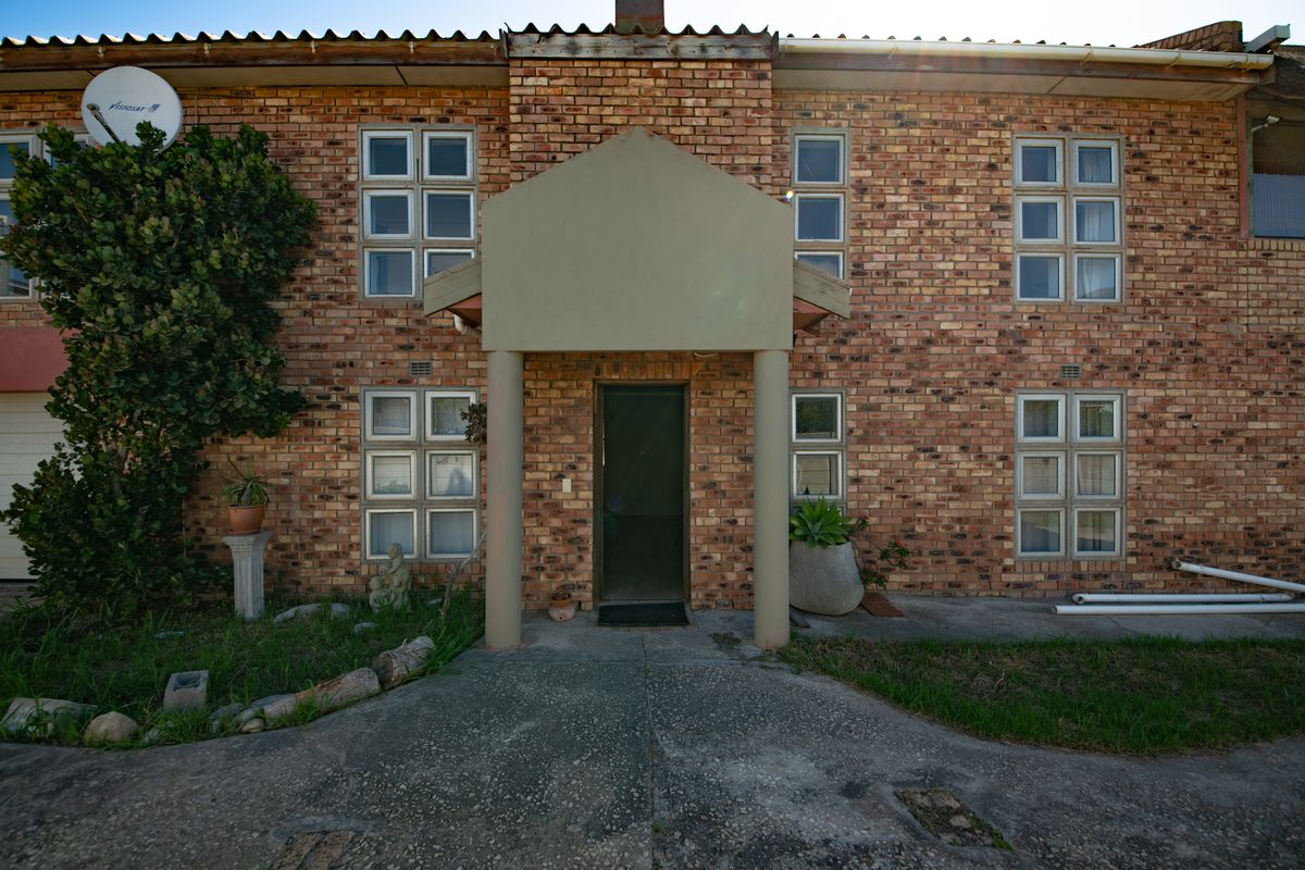 Fixer Upper Property in Pringle Bay for Sale - Photo 2