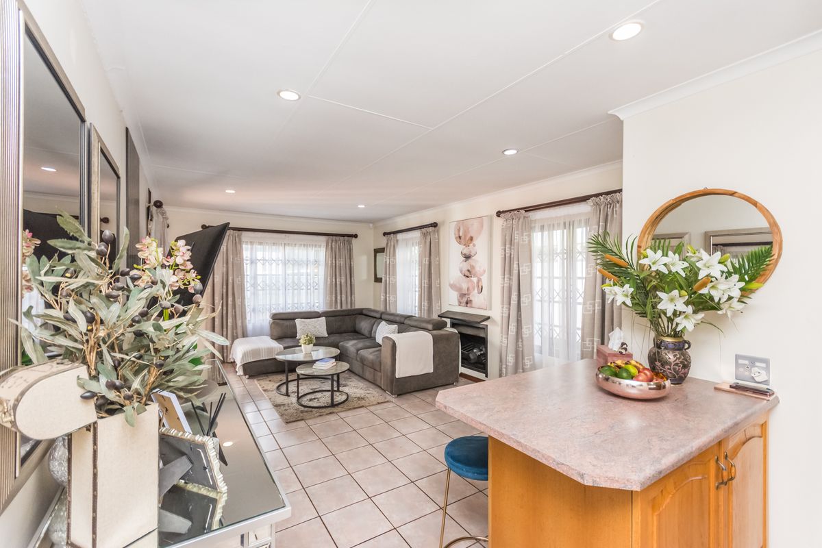 3 Bedroom Duplex Townhouse for Sale - Photo 3