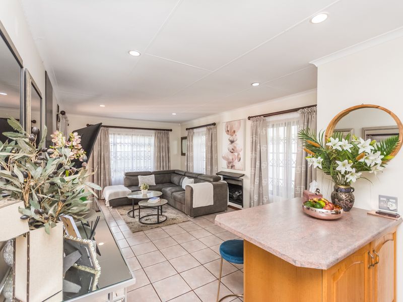 3 Bedroom Duplex Townhouse for Sale - Photo 3