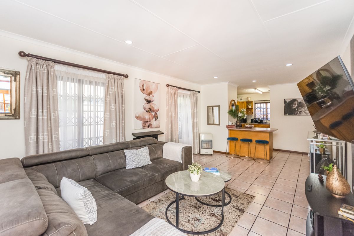 3 Bedroom Duplex Townhouse for Sale - Photo 5