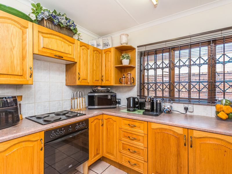 3 Bedroom Duplex Townhouse for Sale - Photo 8