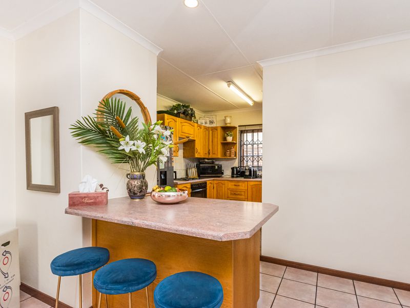 3 Bedroom Duplex Townhouse for Sale - Photo 7