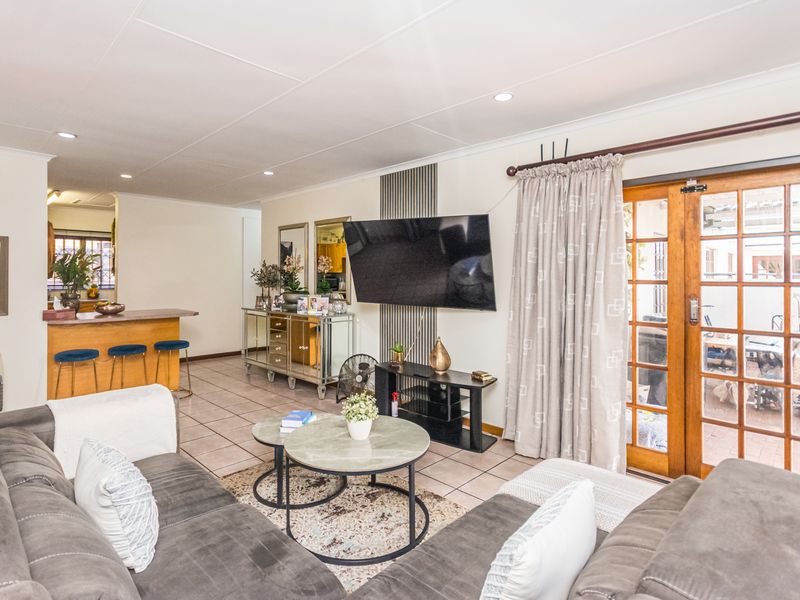 3 Bedroom Duplex Townhouse for Sale - Photo 6