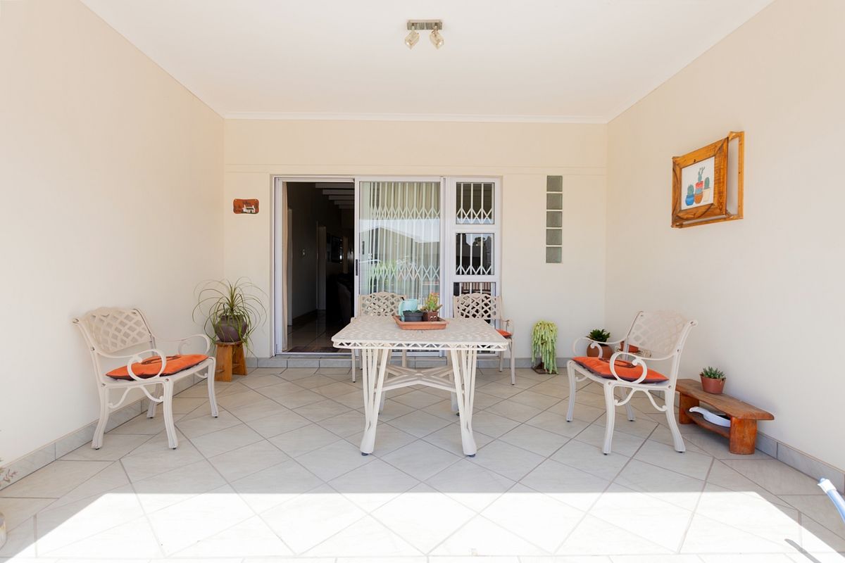 House Pending Sale In Velddrif - Photo 2