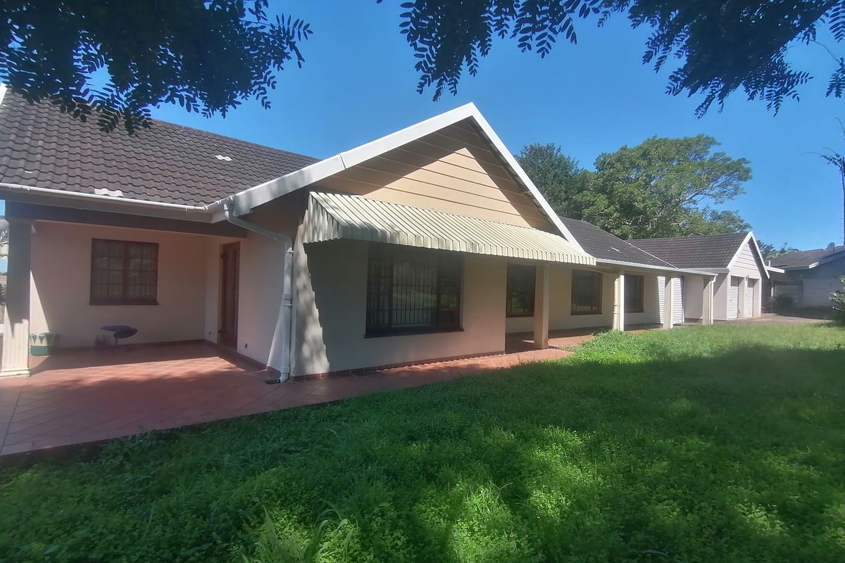 A Home of Distinction in Padfield Park - Photo 5