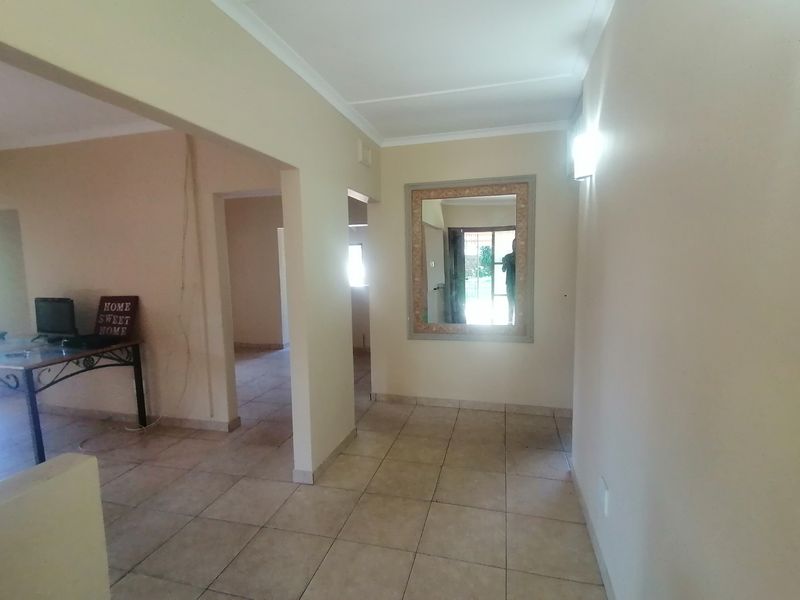 A Home of Distinction in Padfield Park - Photo 6