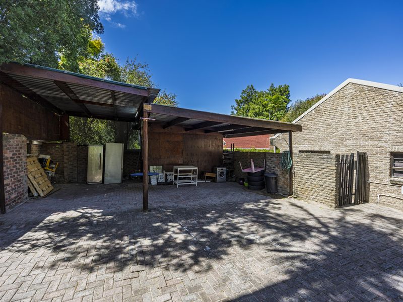 So much too this home must to view! Perfect for large families, plus a flat! - Photo 10