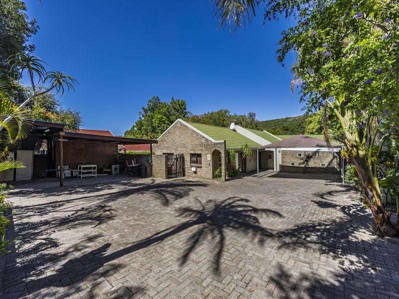 So much too this home must to view! Perfect for large families, plus a flat! - Photo 8