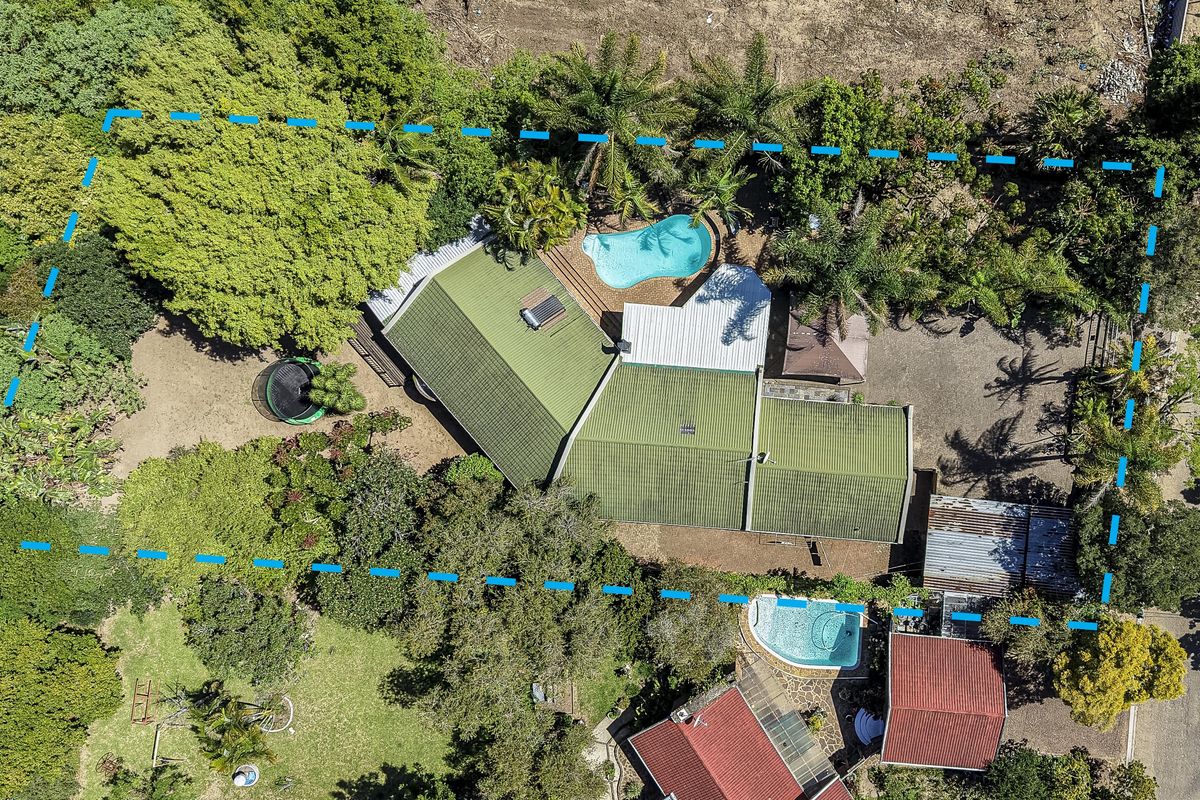 So much too this home must to view! Perfect for large families, plus a flat! - Photo 5