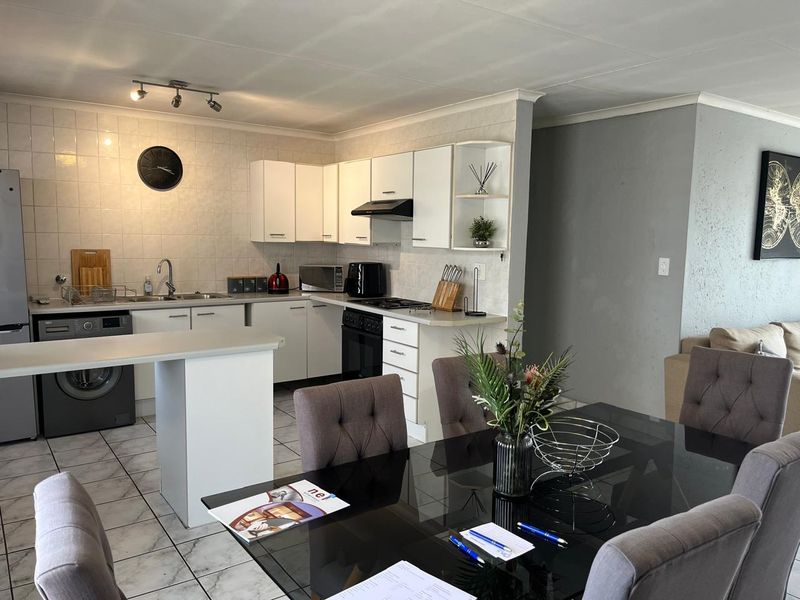 Modern 2-Bedroom First-Floor Apartment in Prime Edenglen Location - Photo 6