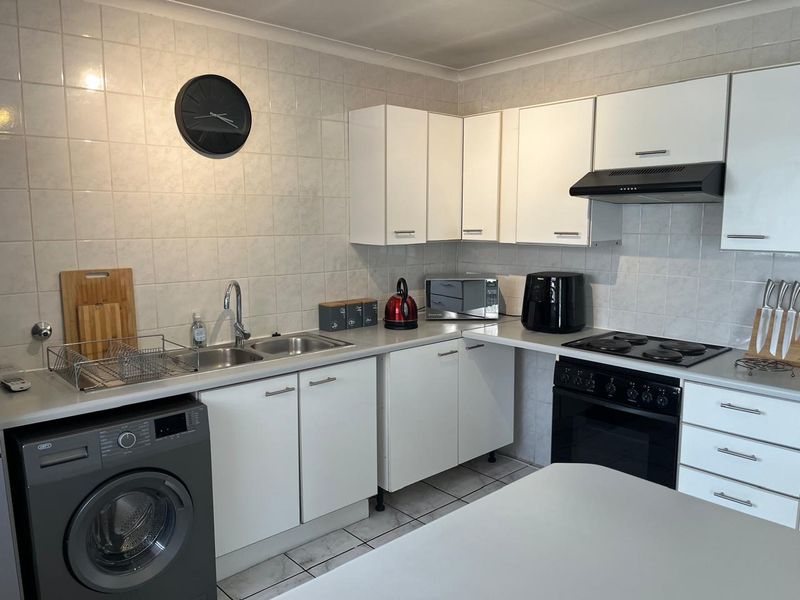 Modern 2-Bedroom First-Floor Apartment in Prime Edenglen Location - Photo 7